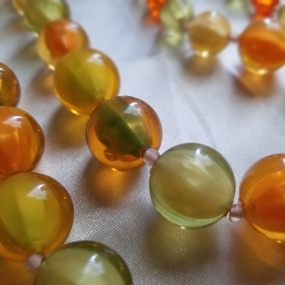3 strand beaded necklace. Multicolor peach, green, tangerine. Circa 1950s/1960s. - Picture 13 of 14